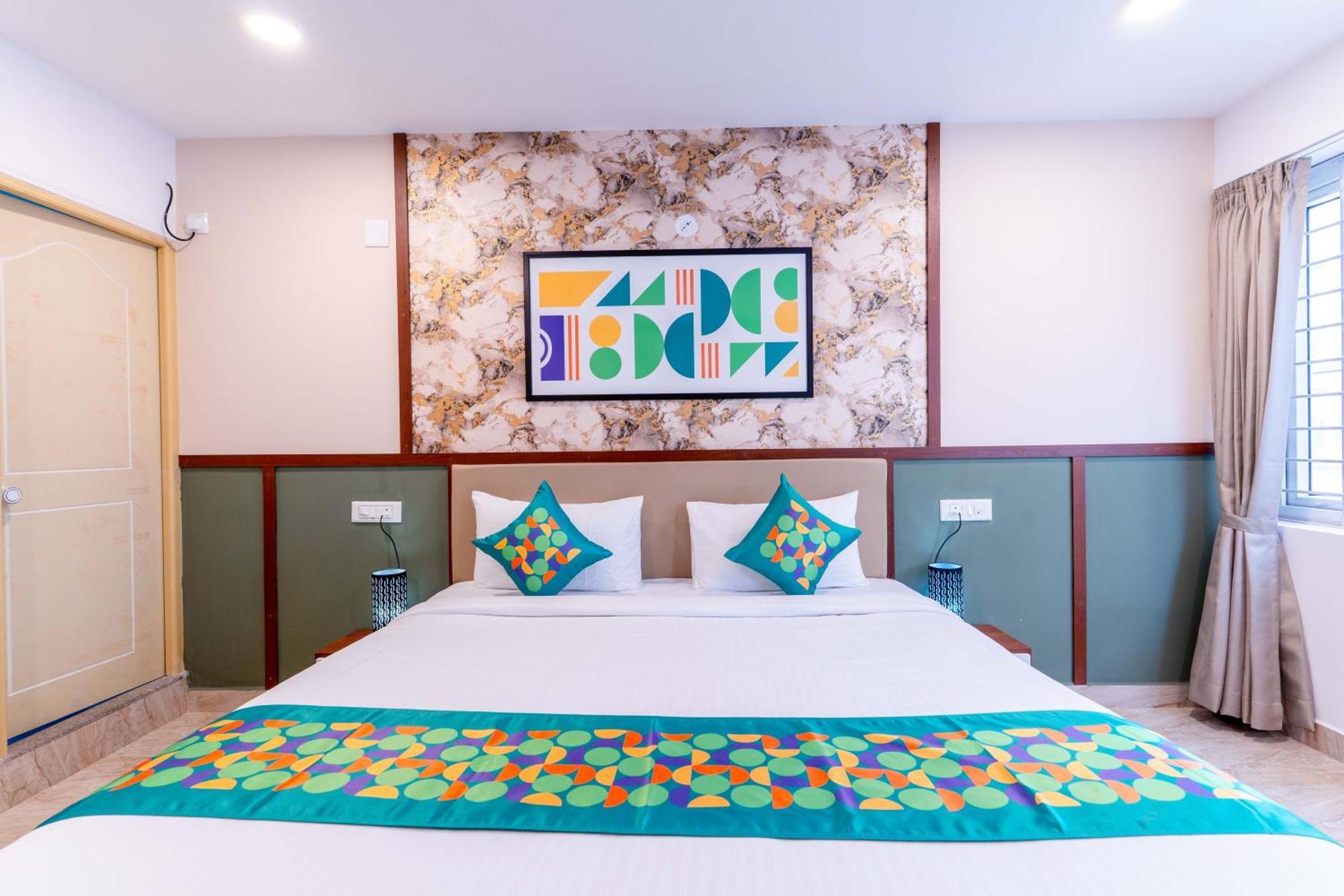 Treebo Emirates Suites Indiranagar Бангалор Экстерьер фото